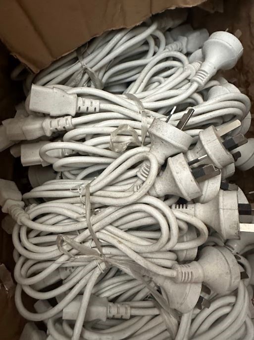 CLOSING DOWN SALE: Large quantity of cables
