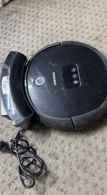 CLOSING DOWN SALE: Samsung Robotic Vaccum Cleaner