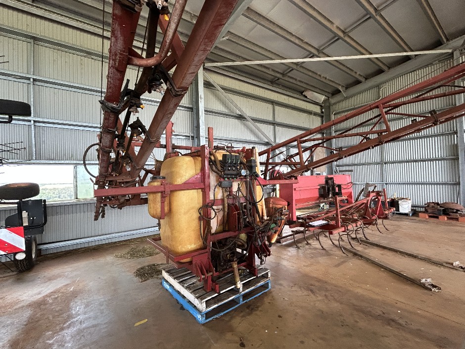 20 Metre Trailing Boom Spray Unit