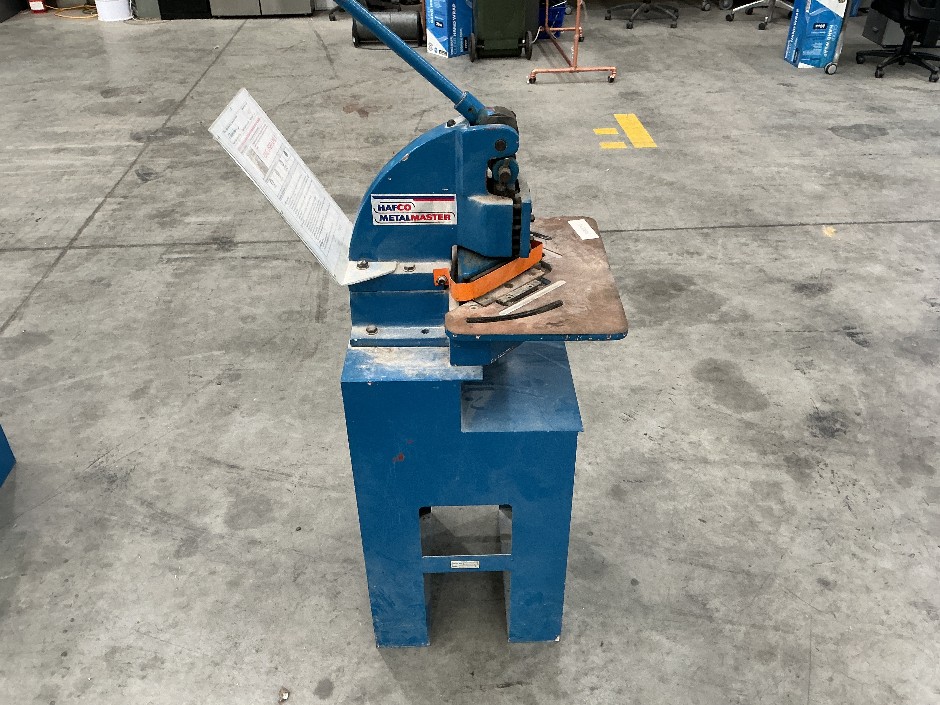 <p>4 Ton Hand Notcher</p>