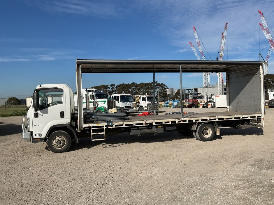 <p>2016 Isuzu FRR 107 210 4x2 Curtainsider</p>