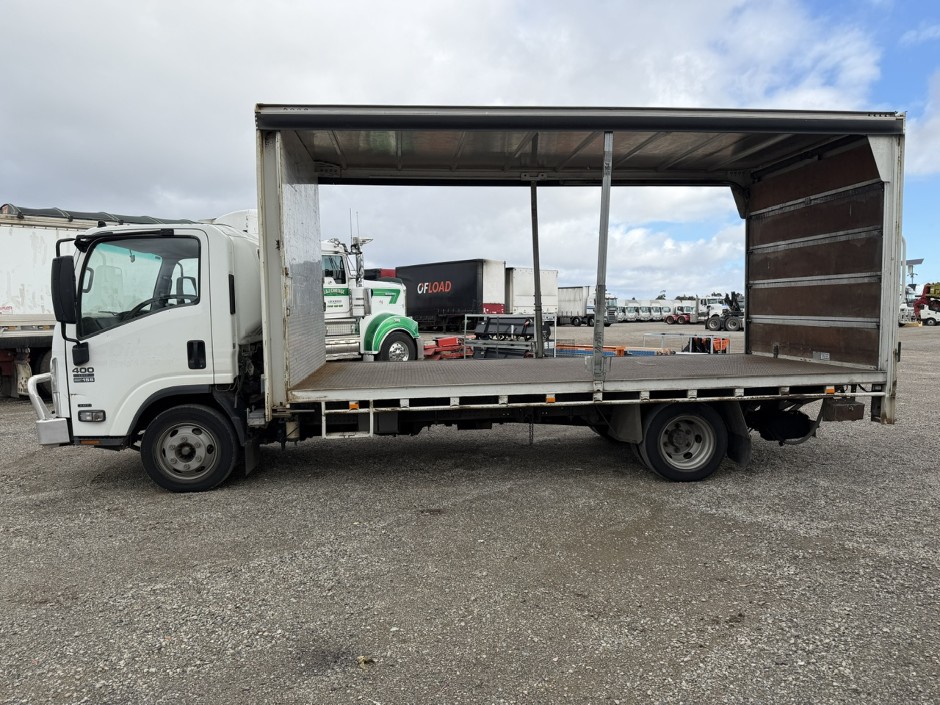 <p>2014 Isuzu NPR 400 Long   4x2 Curtainsider</p>