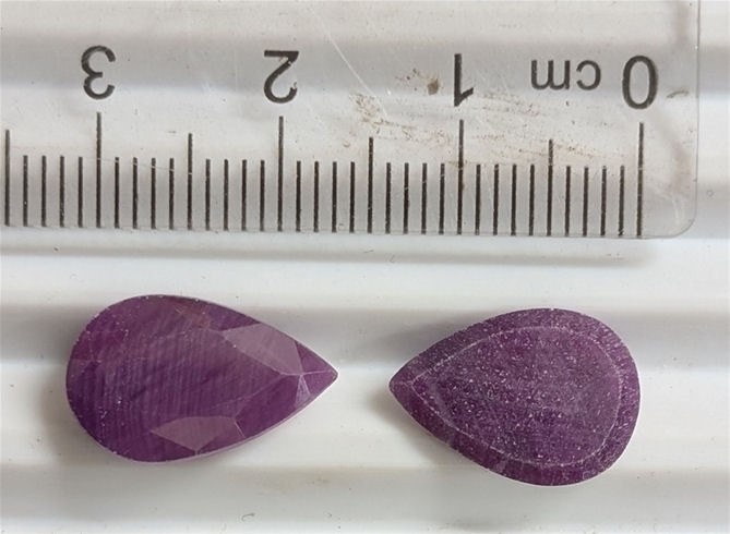 9.9 Carats Pear Shape Ruby Gemstones