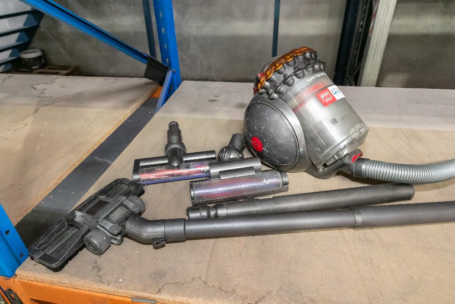 <p>DYSON Big Ball Vacuum Cleaner</p>