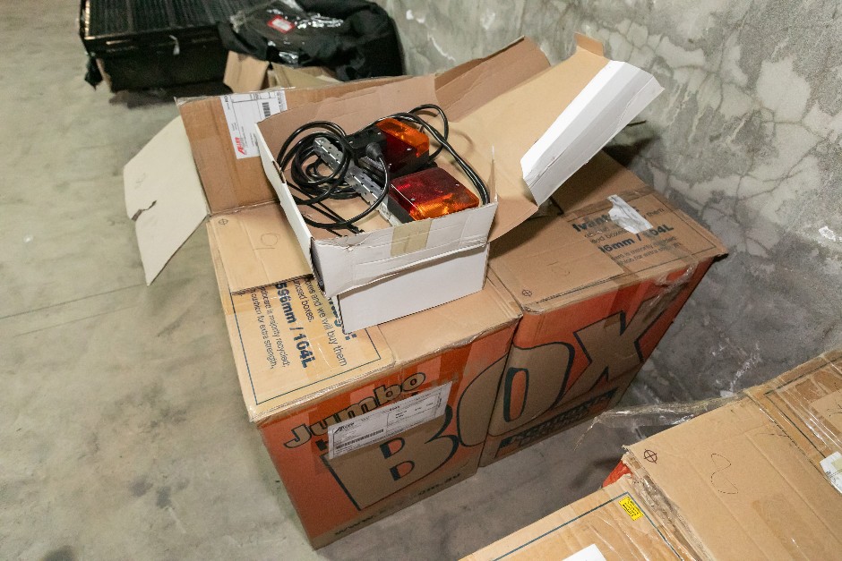 <p>Rear Tail Lights with Wiring Harness</p>