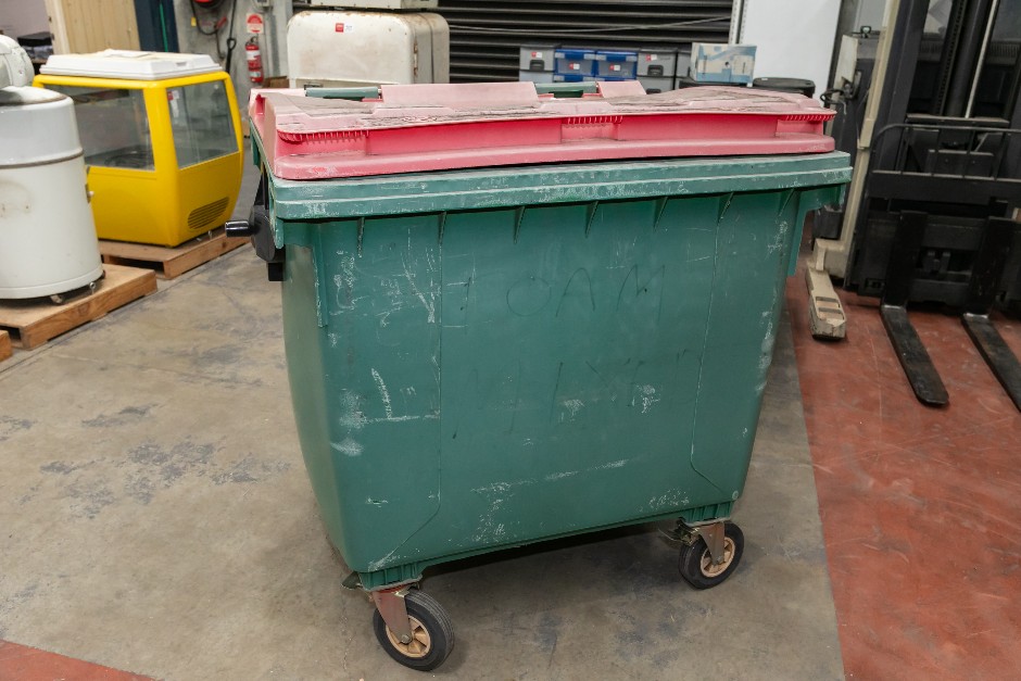 <p>Mobile Waste Bin</p>