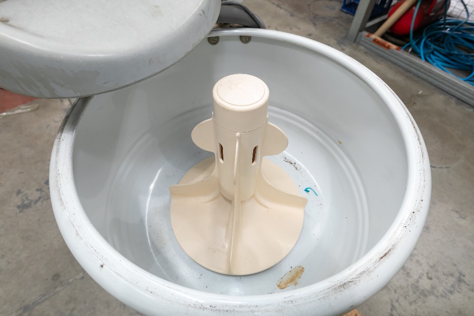 <p>Simpson Mobile Vintage Wringer Washing Machine</p>
