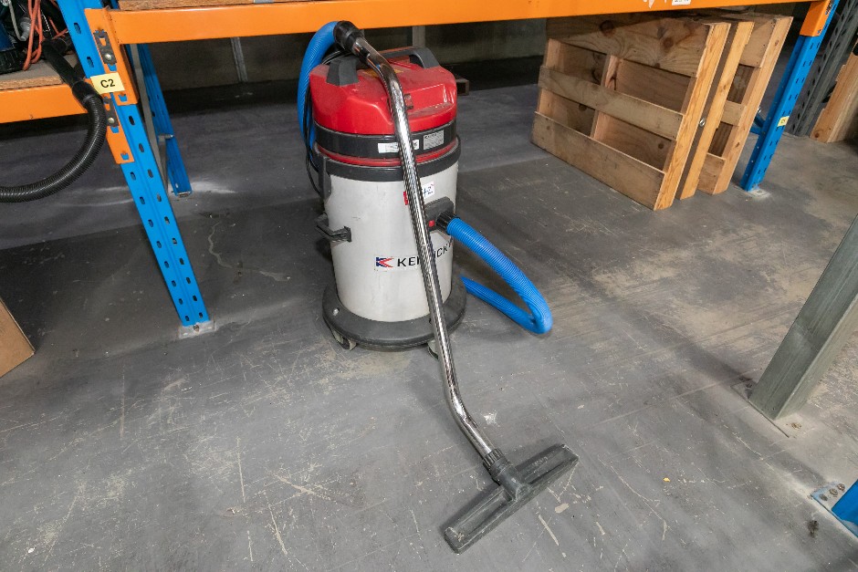 <p>Kerriuck EUROPA 429 Castor Base Industrial Wet & Dry Vacuum Cleaner</p>
