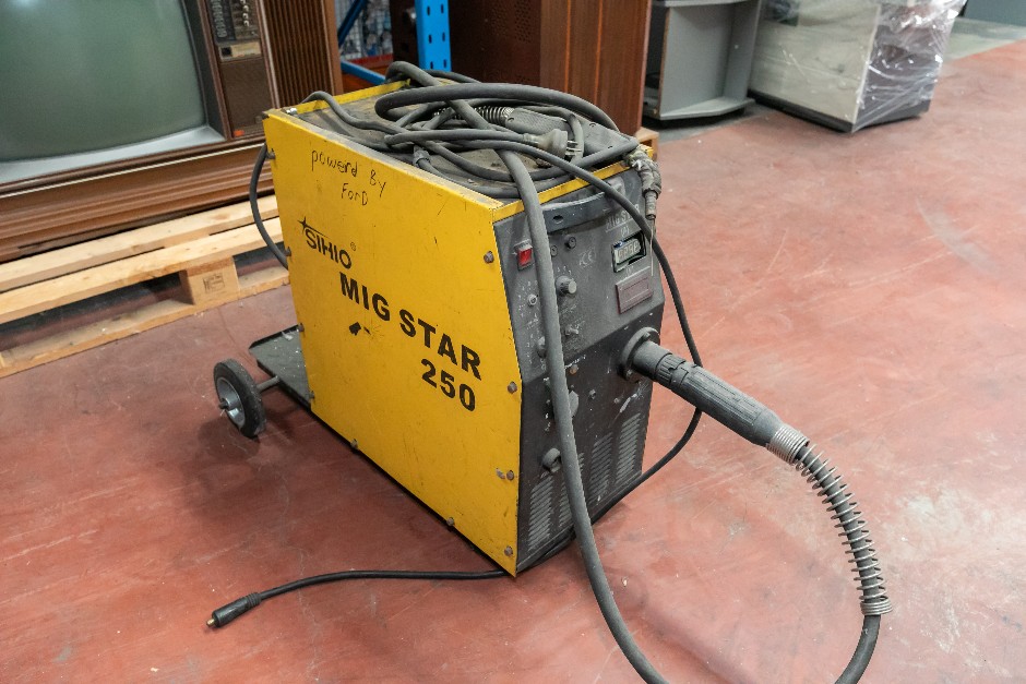<p>SIHIO MIG STAR 250 Mobile Mig Welder</p>