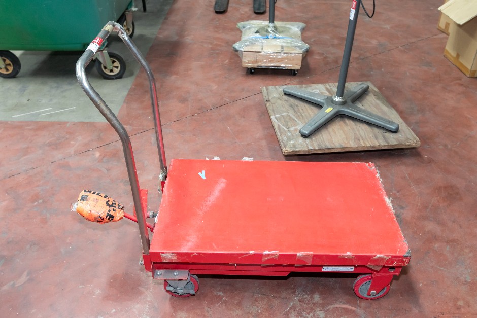 <p>TWM Mobile Hydraulic Platform Trolley</p>