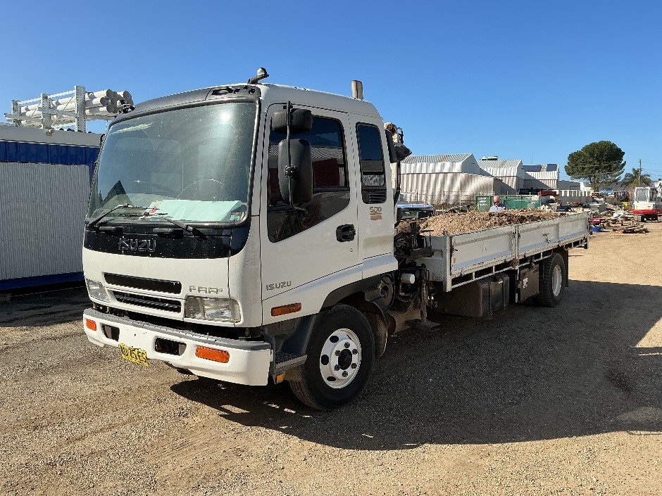 <p>2003 Isuzu FFR500 Long   4x2 Tray Truck W/Crane</p>
