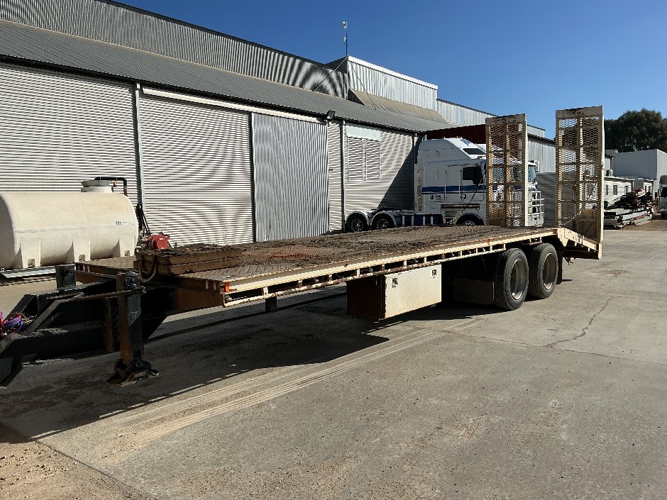 1976 Dual Axle Pig Trailer with Ramps