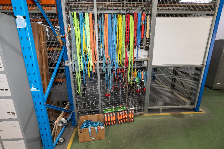 <p>Tie Down Straps</p>