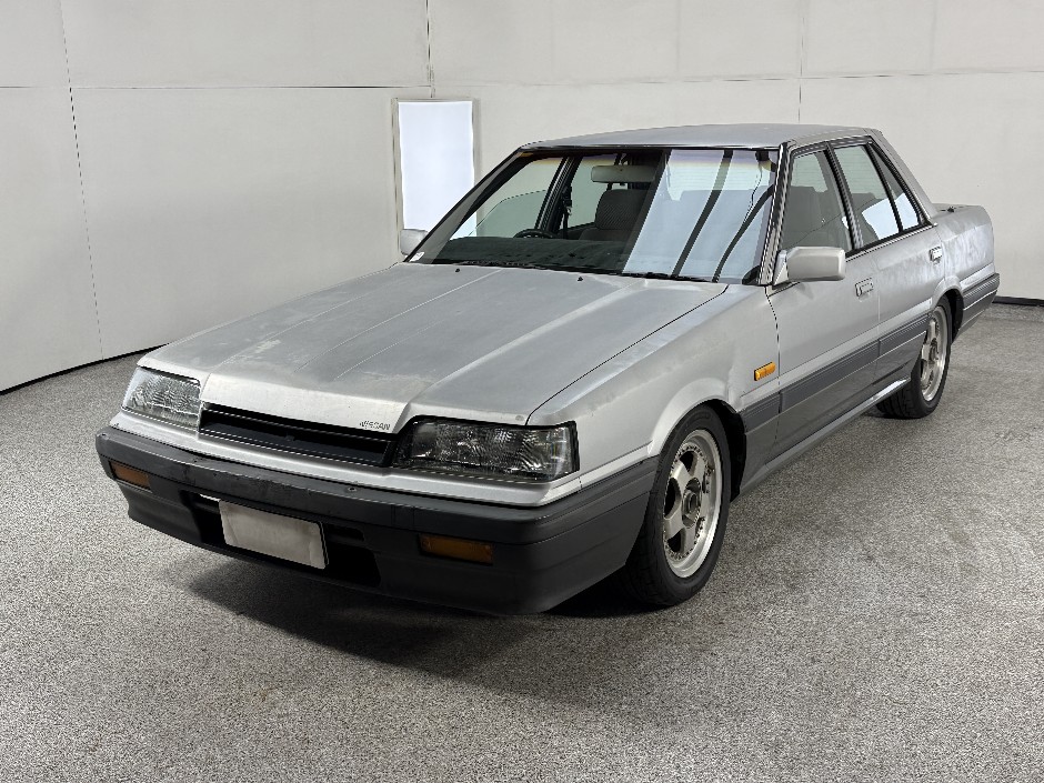 1988 Nissan Skyline GXE Petrol and Gas