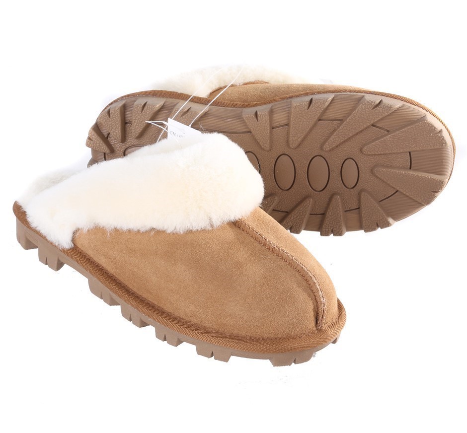 SIGNATURE Women's Shearling Slipper, US Size 10, Chestnut. Buyers Note - D
