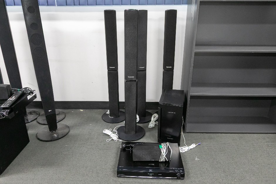 <p>Sony Home Theatre System</p>