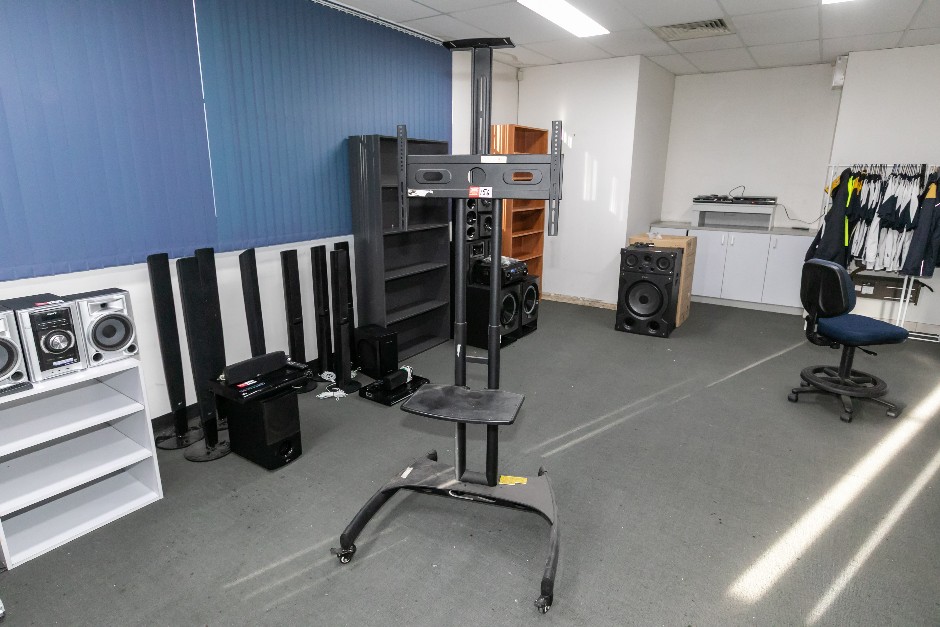<p>Mobile Meeting TV Stand with Shelf</p>