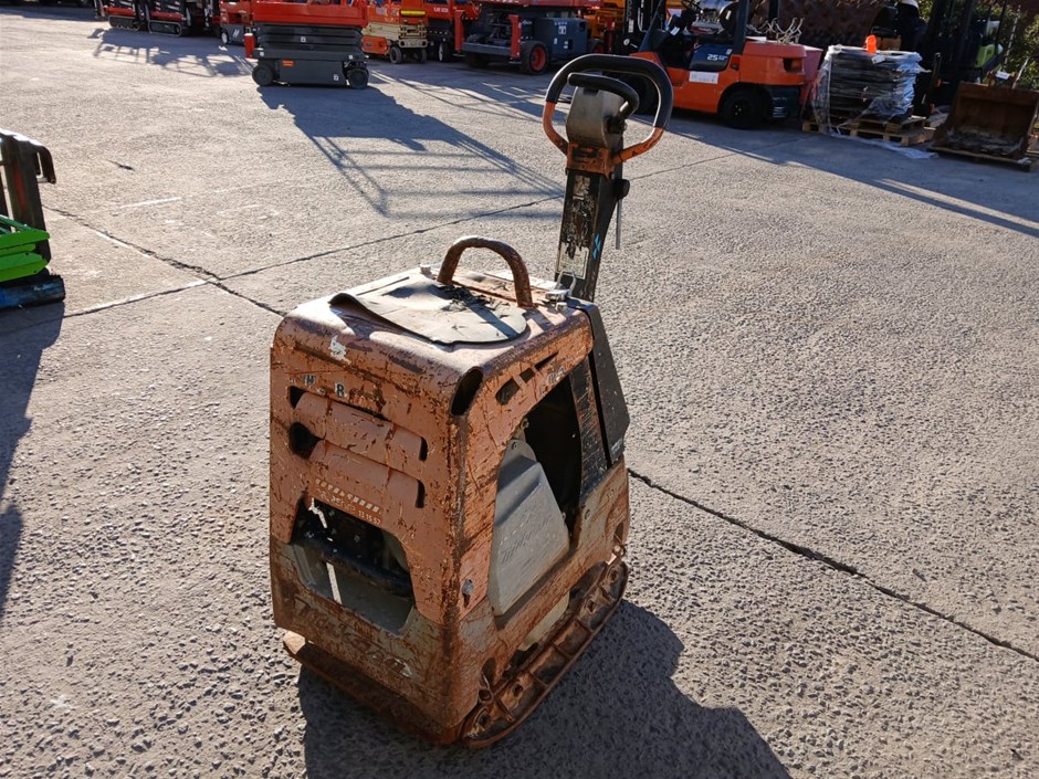 <p>Mikasa MVH-508DSZ Plate Compactor</p>