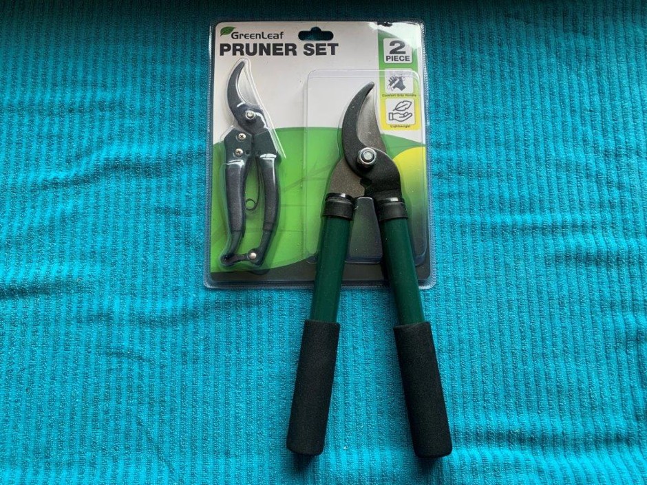 <p>6 x Greenleaf Pruner Sets (Unused)</p>