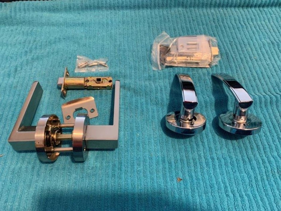 12 x Passage, Satin Chrome 3 x Privacy, Chrome (Unused)