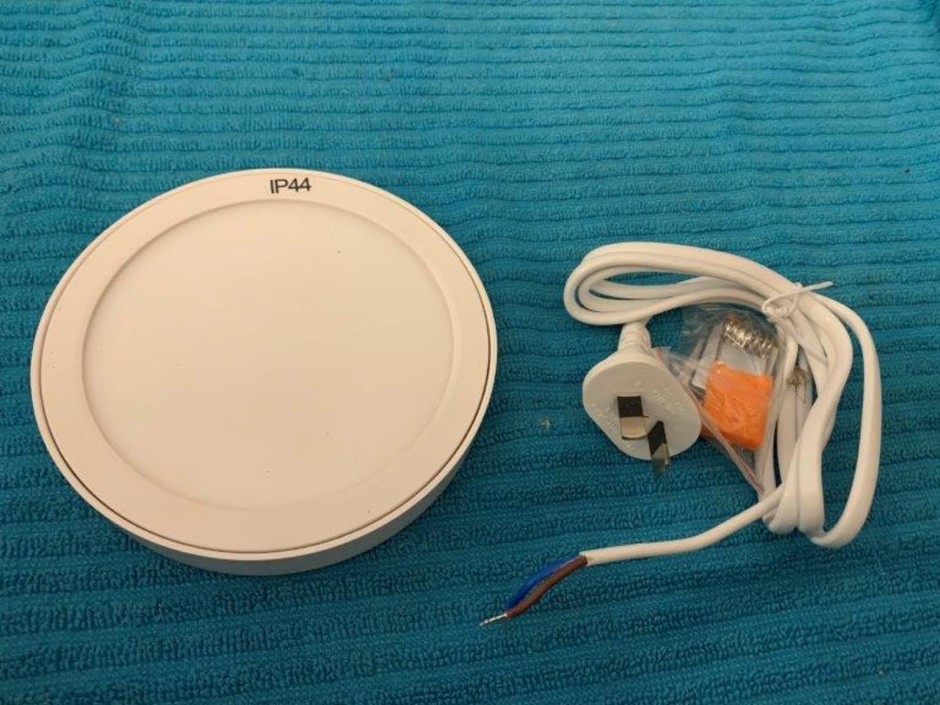 <p>10 x Gulite 9W LED Down Lights, 9W (Unused)</p>