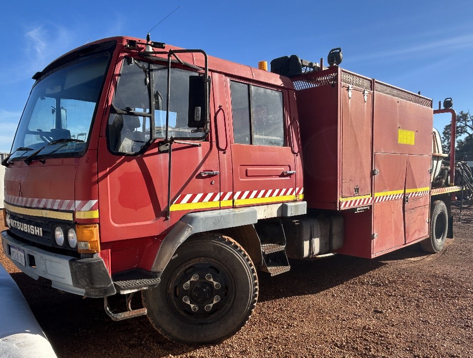 1993 Mitsubishi Fire Truck & Toyota 7PB25 Electric Forklift - Chittering