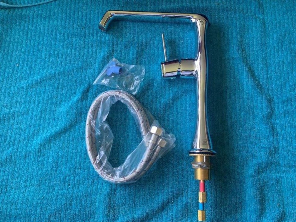 1 x Simply Inspiring Kitchen Swivel Mixing Tap (Unused)