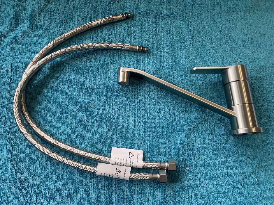 1 x FSM Swivel Kitchen/Basing Mixing Tap (Unused)