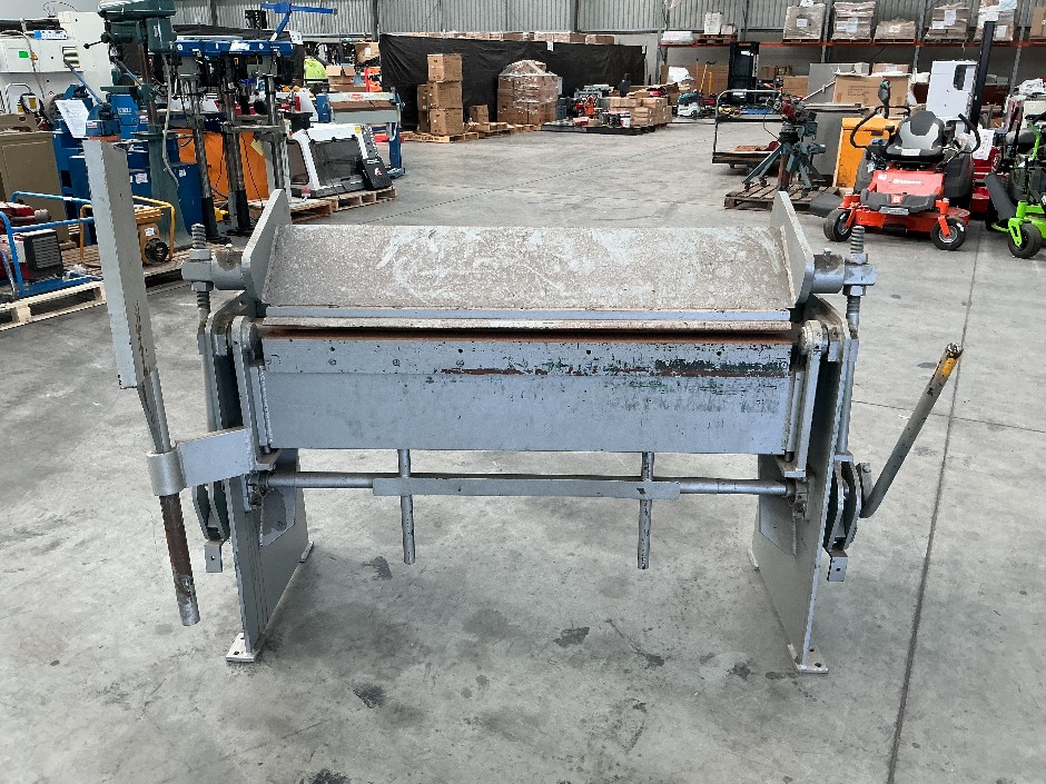 <p>Heavy Duty Brake Press</p>