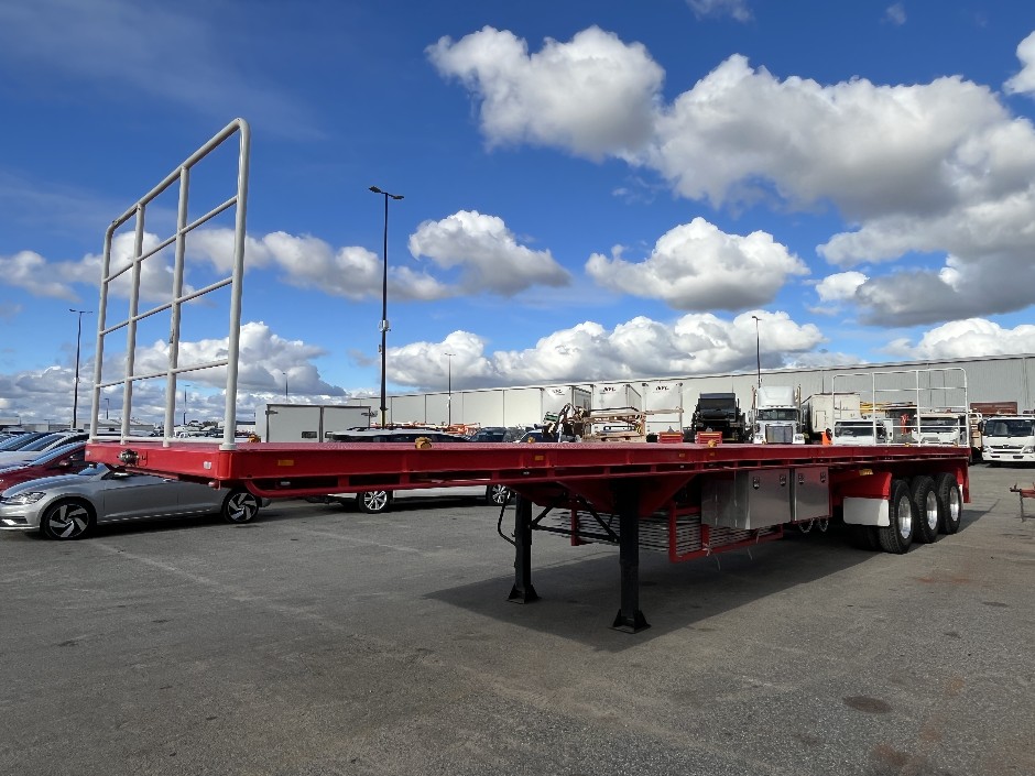 <p>2026 Spartan ST3 Tri-Axle</p>