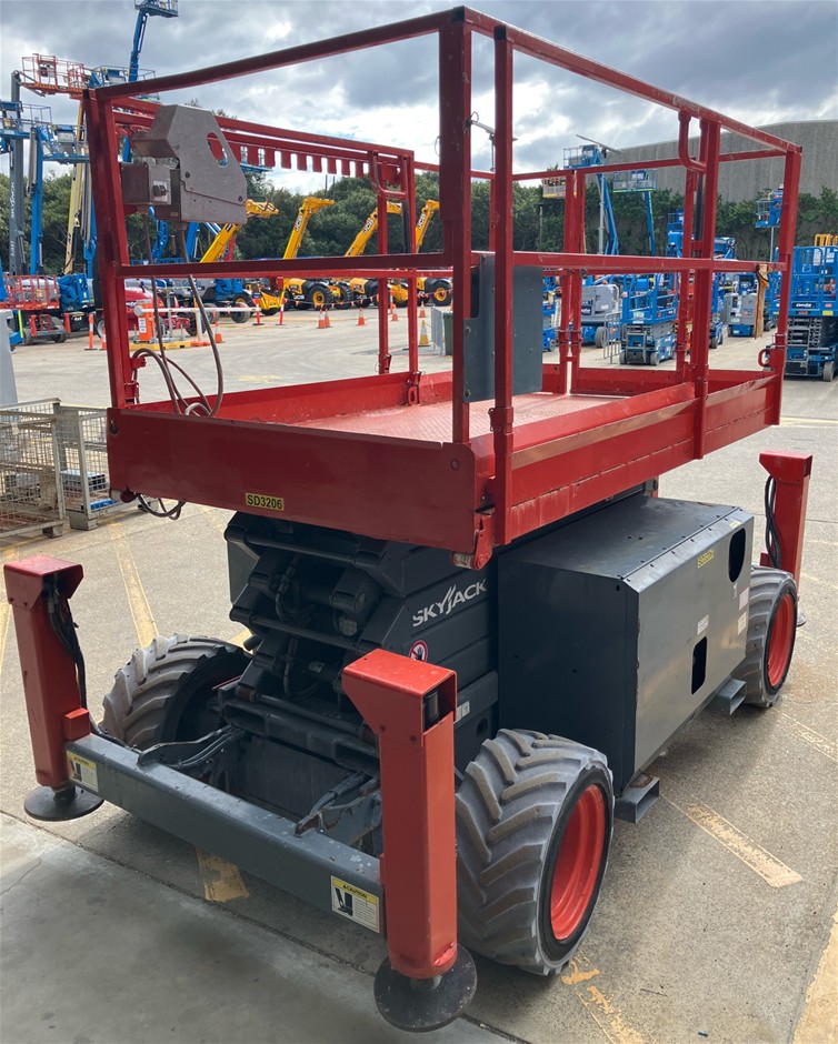2017 SKYJACK SJ6832RT Scissor Lift - 32ft (9.7m) - Diesel- St Mary's