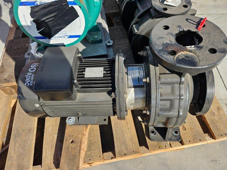 <p>DAVEY END SUCTION MOTOR PUMP</p>