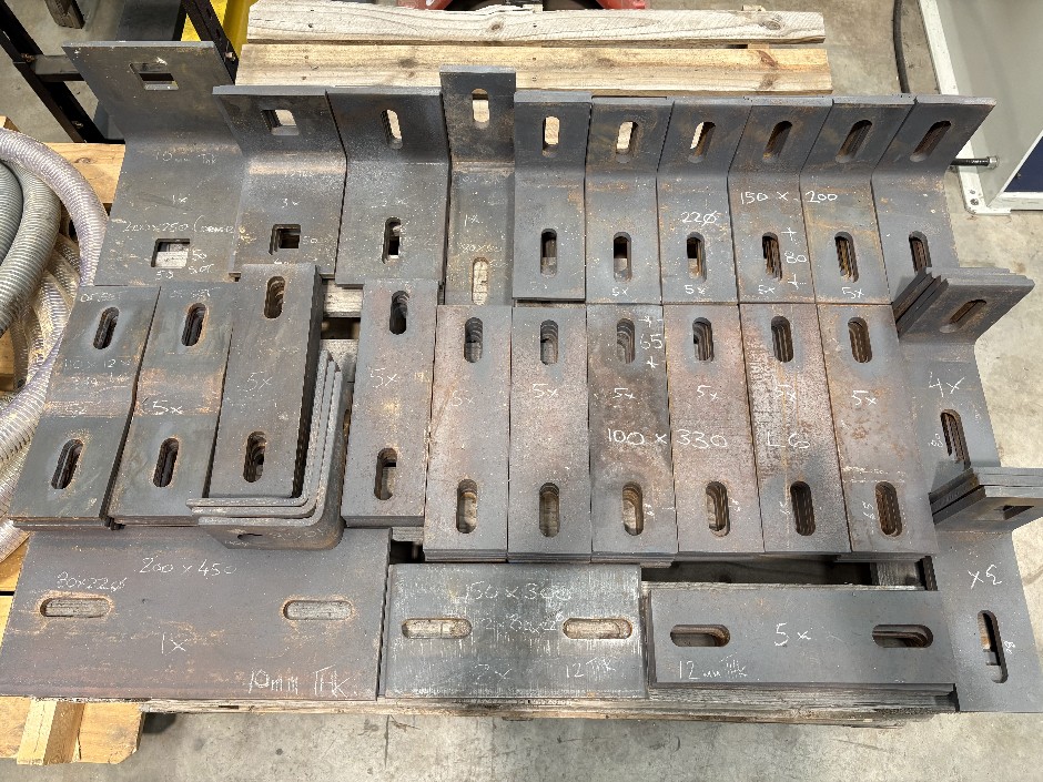 Pallet Comprising Unused Large Qty of Steel Precast Stitch Plates