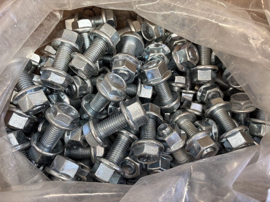Pallet Comprising Unused Large Qty of M16 Structural Bolts