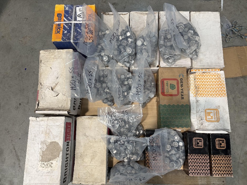 Pallet Comprising Unused Large Qty of M20 Structural Bolts
