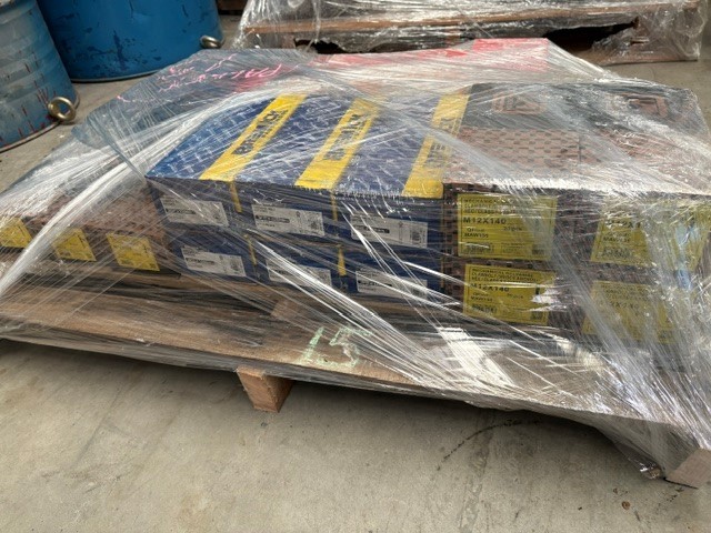 <p>Pallet of New Never Used Large Qty of M12 Structural Tru Bolts</p>