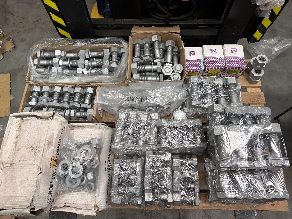 <p>Pallet Comprising Unused Large Qty of M30 Structural Bolts, Nuts,</p>