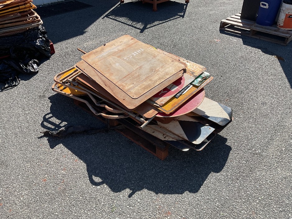 <p>Pallet of road signs and emergency signs</p>