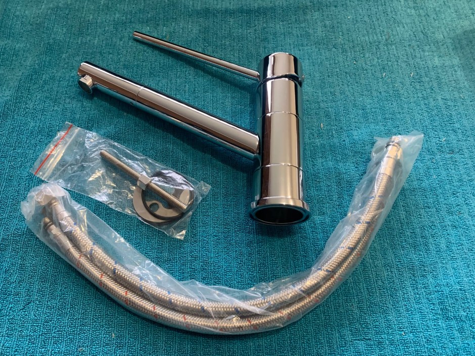 <p>1 x Swivel Basin Mixing Tap (Unused)</p>