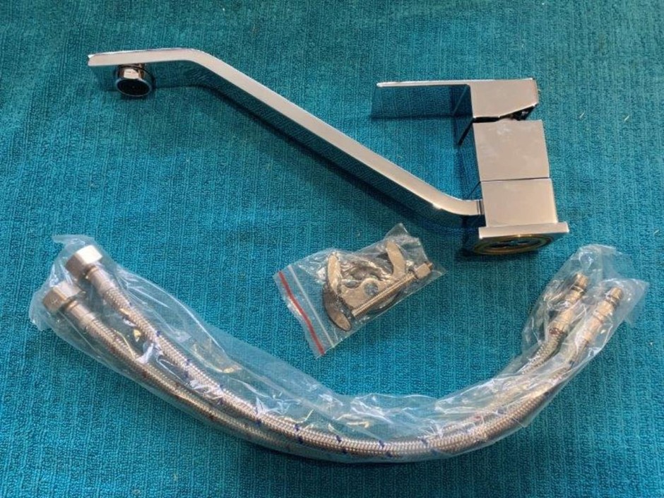 1 x Swivel Kitchen/Basin Mixing Tap (Unused)