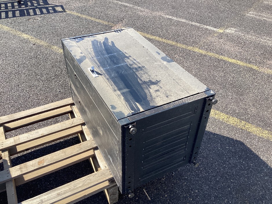 <p>BR Server Cabinet</p>