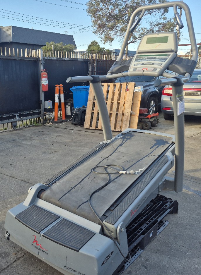 <p>1x Treadmill Working</p>