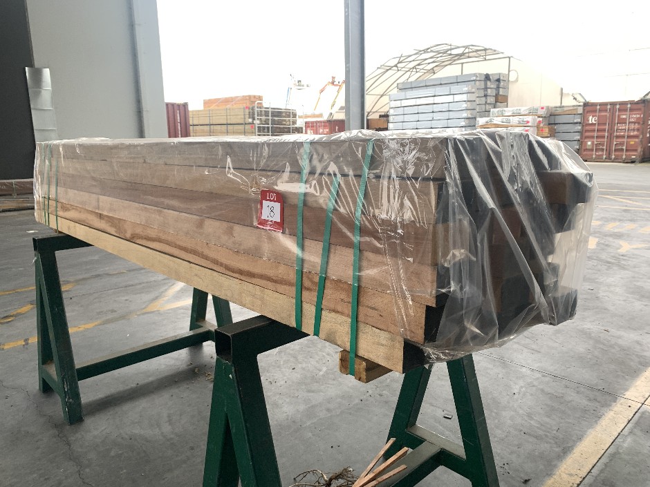 <p>30 x Hardwood Post 125mm x75mm x 2.7m</p>