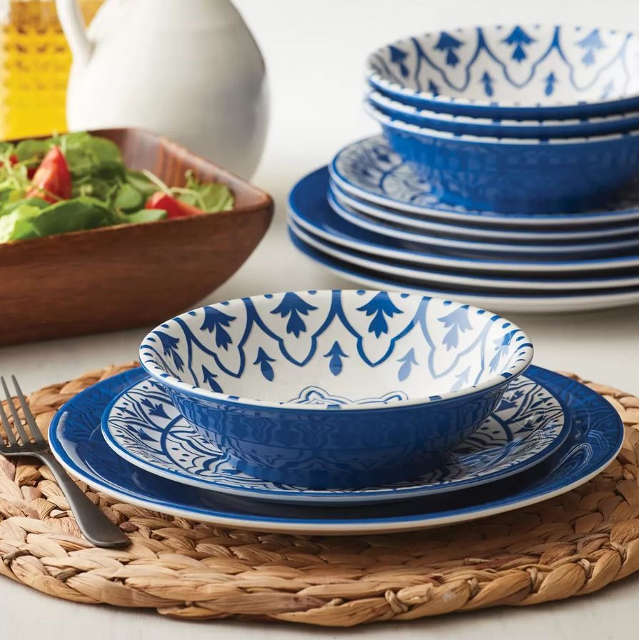 SIGNATURE 12pc Melamine Dinnerware Set. NB: Damaged packaging, 1 x chipped.