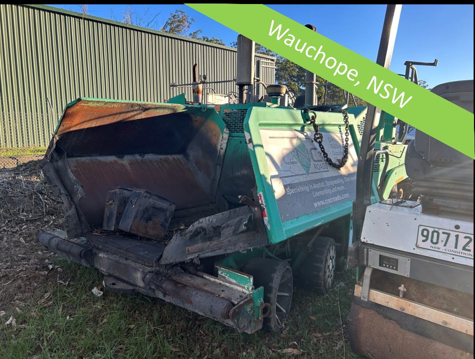<p>2000 Blaxknox PF2181 Wheeled Paver **Off-Site**</p>