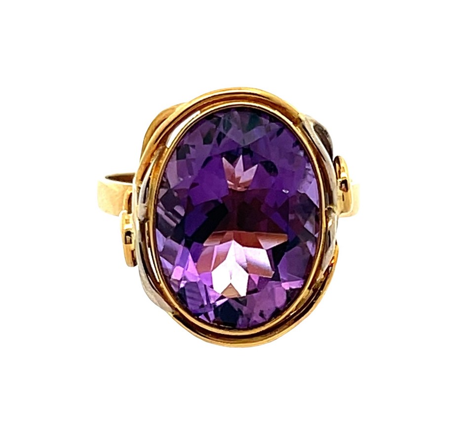 18ct Yellow Gold Oval Amethyst Statement Ring