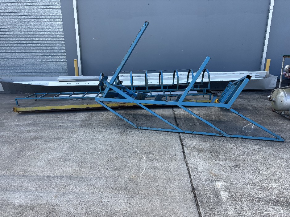 <p>Steel Storage Rack / Ladder Frame with 4300mm Spreader Bar</p>