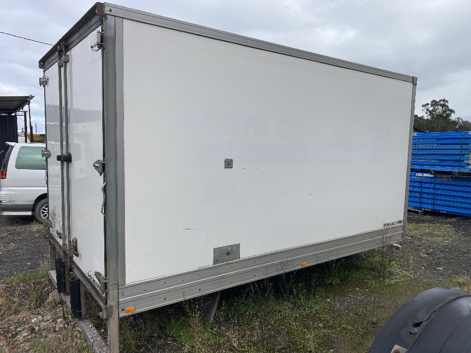 <p>Refrigerated Pantech Truck Body</p>