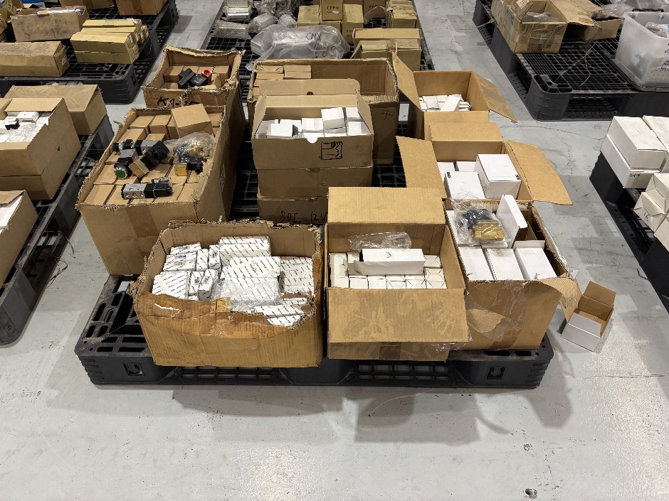 Assorted Pneumatic Solenoid Valves (DC24V/DC12V/AC220V)