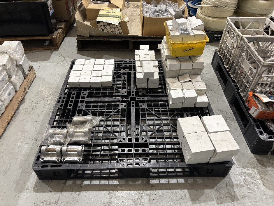 ISO 100 Sensor/Switch Cylinder Brackets (Assorted Sizes)